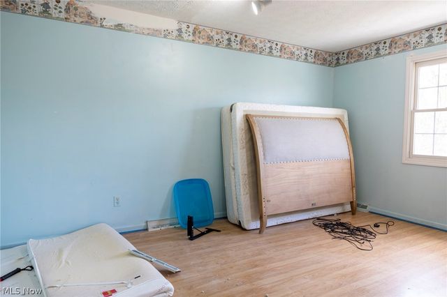 7571 Pleasant Run Drive, Seven Hills, OH 44131