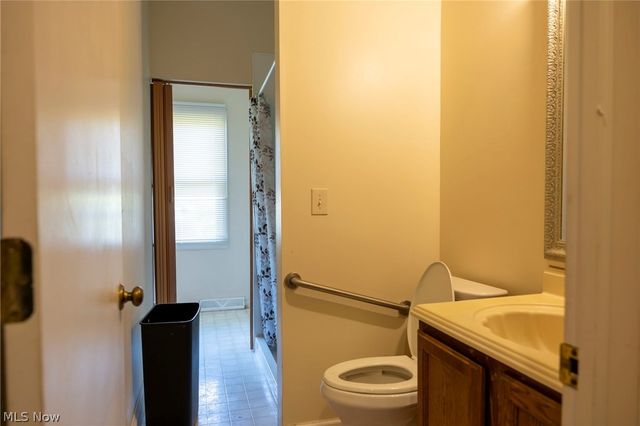 7571 Pleasant Run Drive, Seven Hills, OH 44131