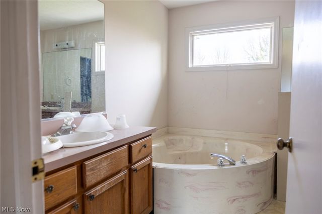 7571 Pleasant Run Drive, Seven Hills, OH 44131