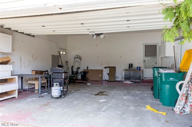 7571 Pleasant Run Drive, Seven Hills, OH 44131