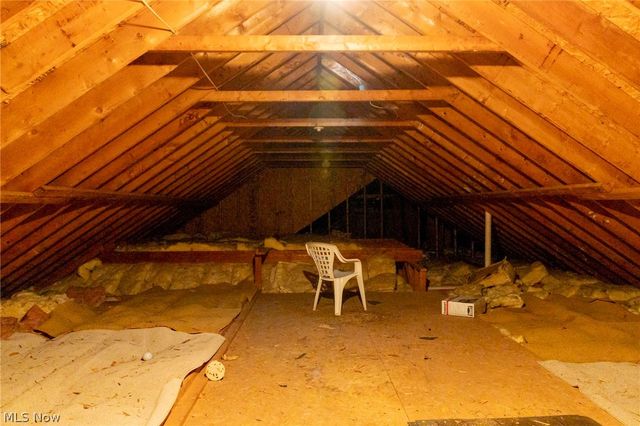 7571 Pleasant Run Drive, Seven Hills, OH 44131