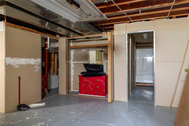 7571 Pleasant Run Drive, Seven Hills, OH 44131