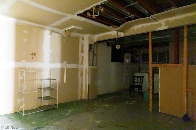 7571 Pleasant Run Drive, Seven Hills, OH 44131