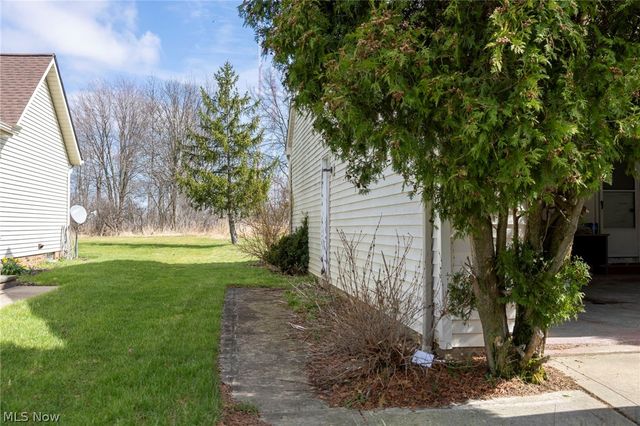 7571 Pleasant Run Drive, Seven Hills, OH 44131