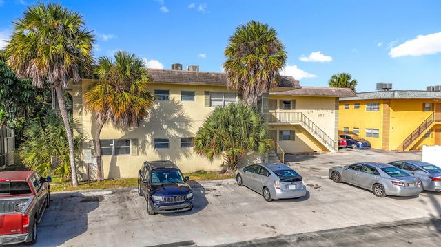 961 NW 45th Street 3, Deerfield Beach, FL 33064