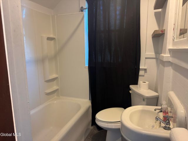 401 Stanford Avenue, Niskayuna, NY 12304