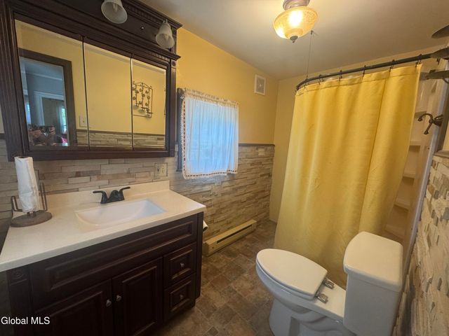 401 Stanford Avenue, Niskayuna, NY 12304