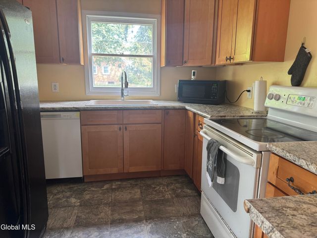 401 Stanford Avenue, Niskayuna, NY 12304