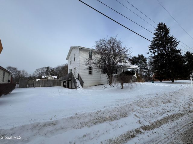 401 Stanford Avenue, Niskayuna, NY 12304