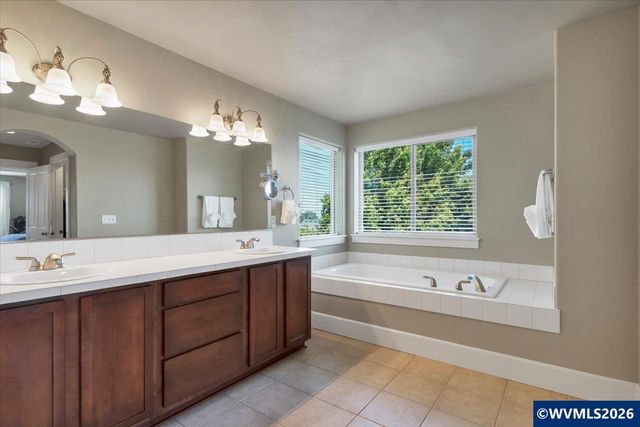 340 Flying Eagle St NW, Salem, OR 97304