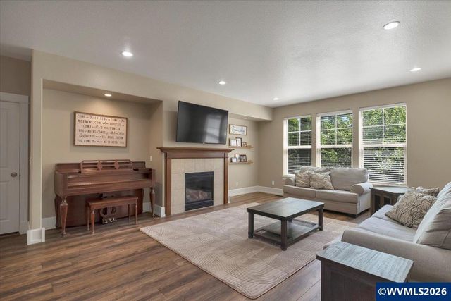 340 Flying Eagle St NW, Salem, OR 97304