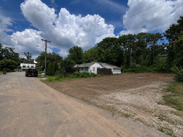513 Village Ct, Nashville, TN 37206