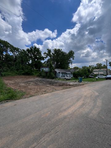 513 Village Ct, Nashville, TN 37206