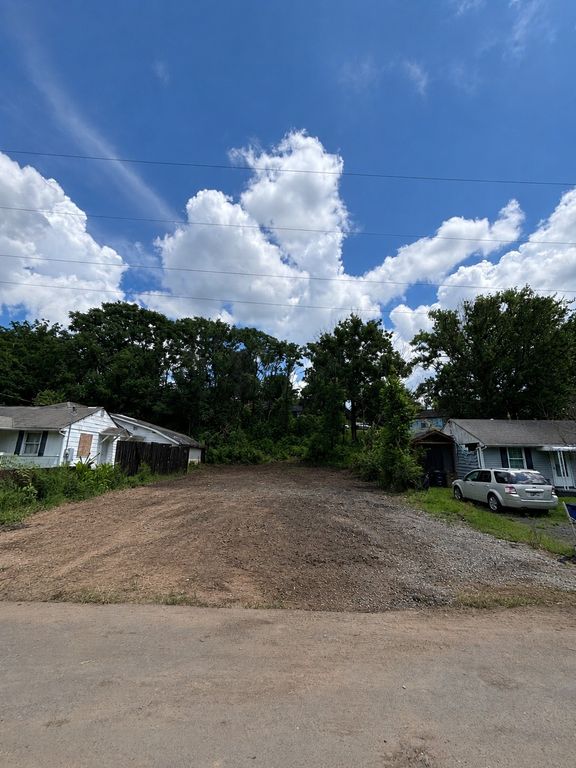 513 Village Ct, Nashville, TN 37206