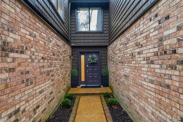 6318 Sprig Oak Court, St Louis, MO 63128