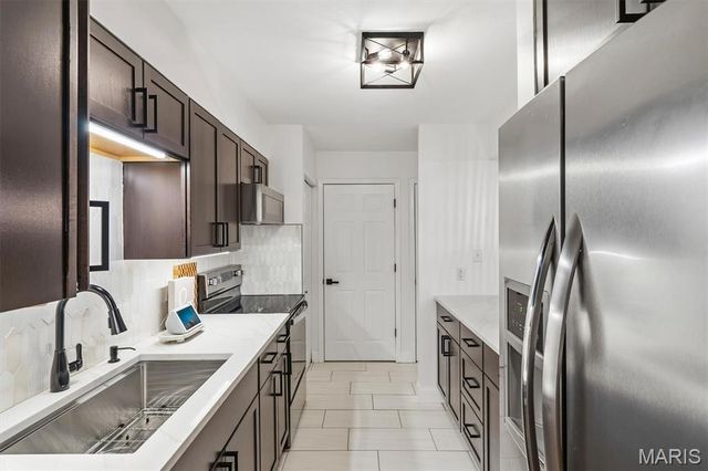 6318 Sprig Oak Court, St Louis, MO 63128