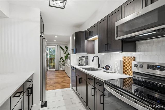 6318 Sprig Oak Court, St Louis, MO 63128