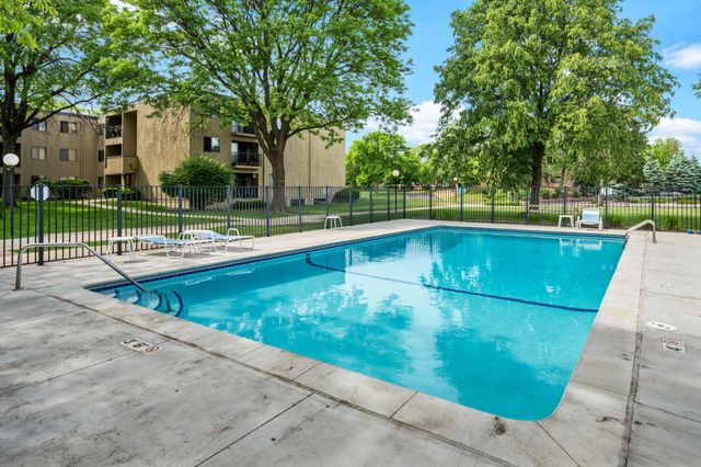 4101 Parklawn Avenue 201, Edina, MN 55435