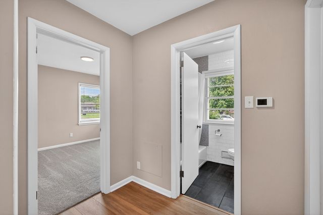 1721 Woodland Avenue, West Des Moines, IA 50265