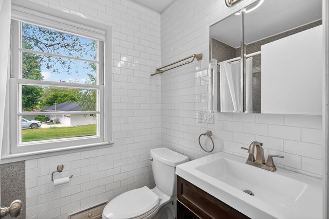 1721 Woodland Avenue, West Des Moines, IA 50265