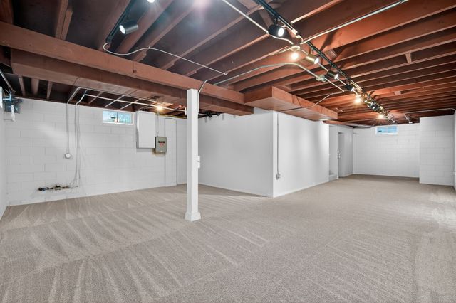 1721 Woodland Avenue, West Des Moines, IA 50265