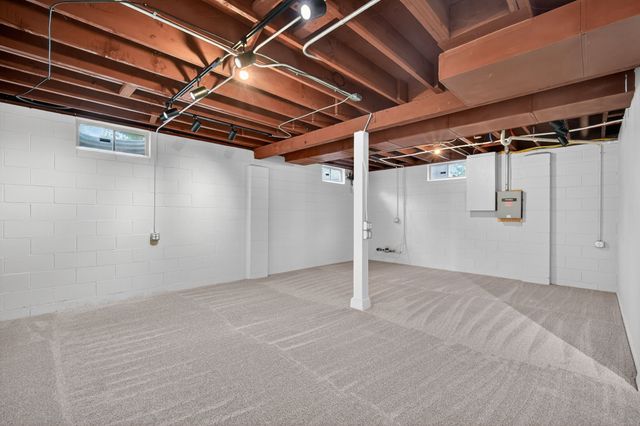 1721 Woodland Avenue, West Des Moines, IA 50265