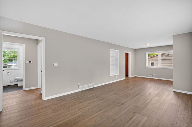 1721 Woodland Avenue, West Des Moines, IA 50265
