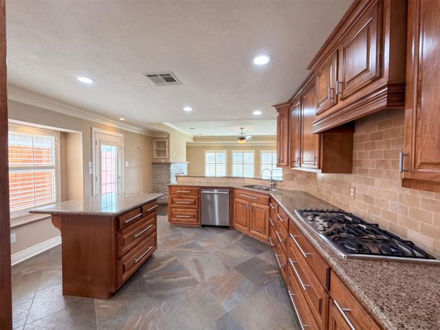 119 Greenridge Circle, League City, TX 77573