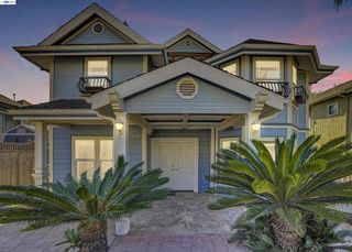 2635 E 10Th St, Oakland, CA 94601