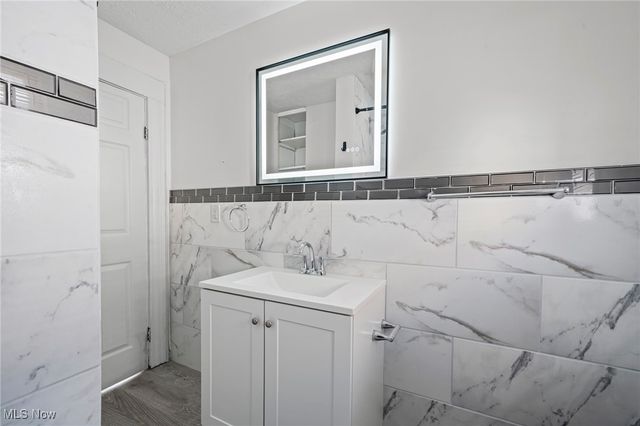 366 Oberlin Avenue, Lorain, OH 44052