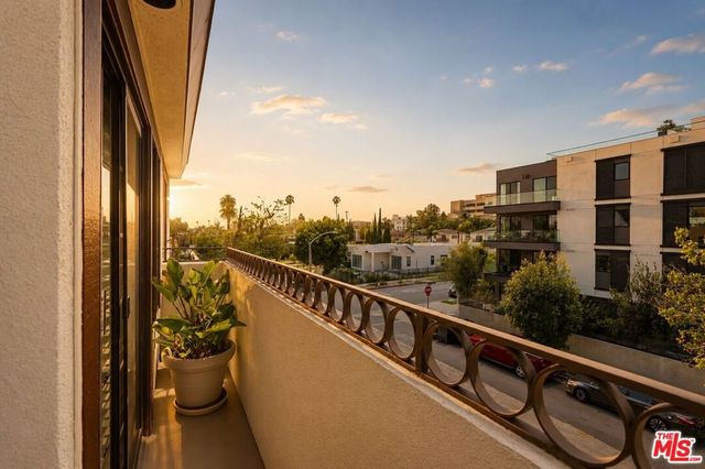 432 S Hamel Road 303, Los Angeles, CA 90048