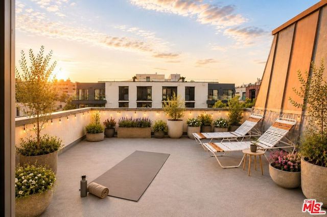 432 S Hamel Road 303, Los Angeles, CA 90048