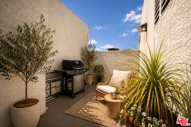432 S Hamel Road 303, Los Angeles, CA 90048