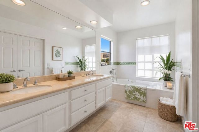 432 S Hamel Road 303, Los Angeles, CA 90048