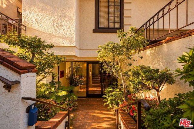 432 S Hamel Road 303, Los Angeles, CA 90048
