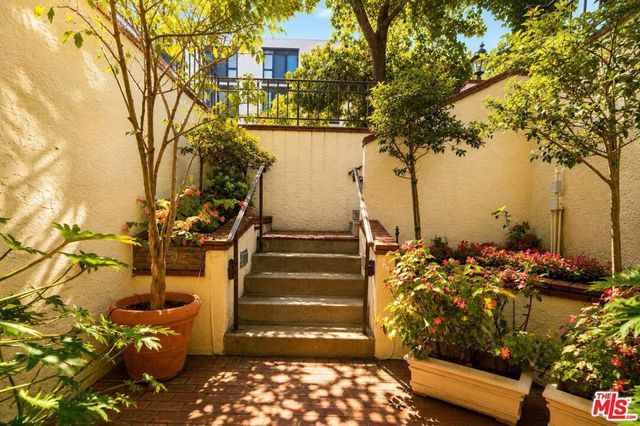 432 S Hamel Road 303, Los Angeles, CA 90048