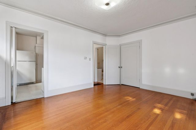 832 832 Walker, Oakland, CA 94610