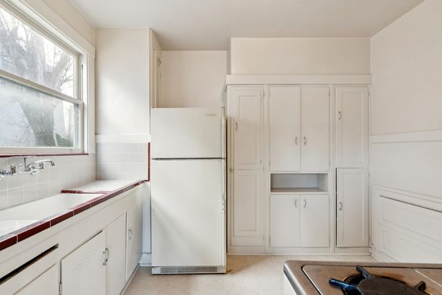 832 832 Walker, Oakland, CA 94610