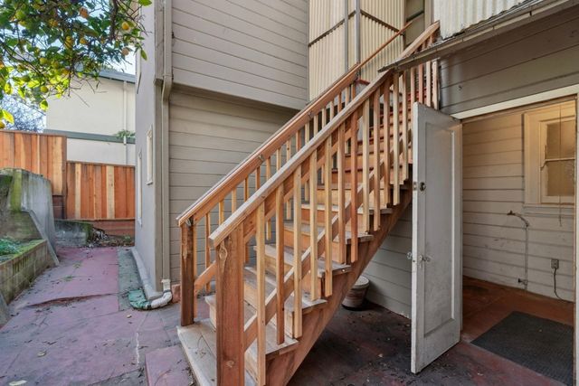 832 832 Walker, Oakland, CA 94610