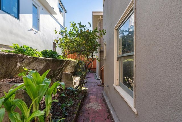 832 832 Walker, Oakland, CA 94610