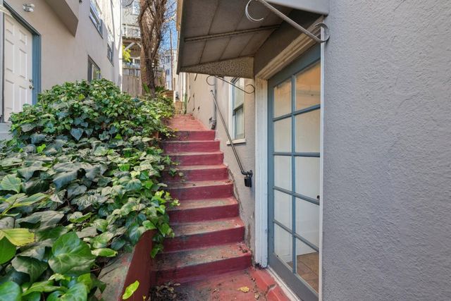 832 832 Walker, Oakland, CA 94610