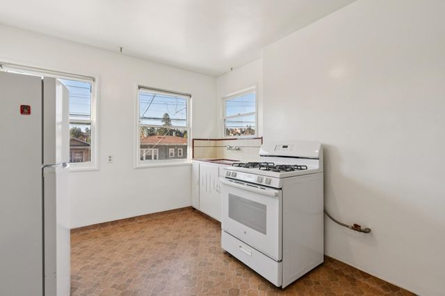 832 832 Walker, Oakland, CA 94610