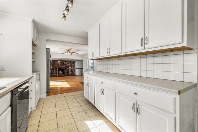 2 Perreault Ave, Billerica, MA 01821