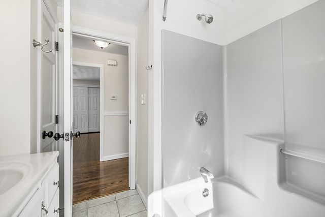 2 Perreault Ave, Billerica, MA 01821