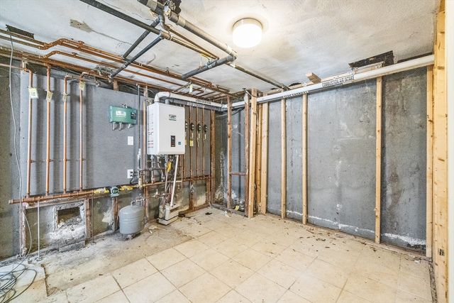 2 Perreault Ave, Billerica, MA 01821