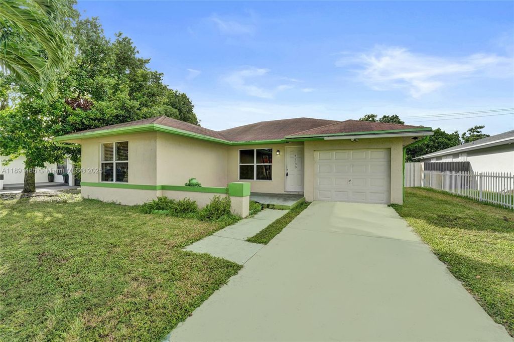 4130 SW 26th St, West Park, FL 33023