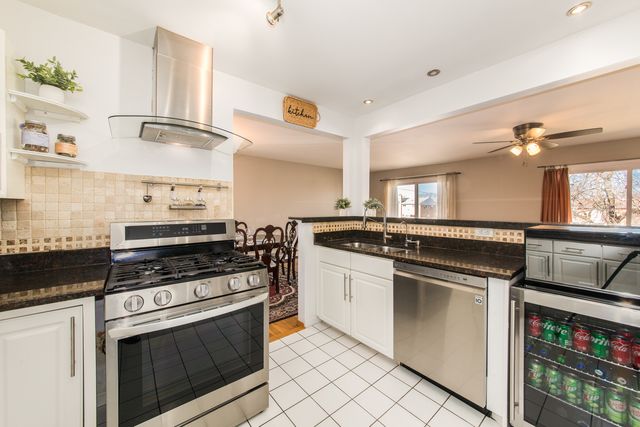 9500 Dee Road 202B, Des Plaines, IL 60016