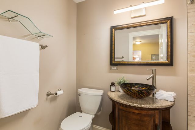 9500 Dee Road 202B, Des Plaines, IL 60016