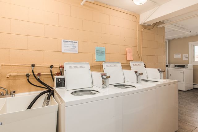 9500 Dee Road 202B, Des Plaines, IL 60016