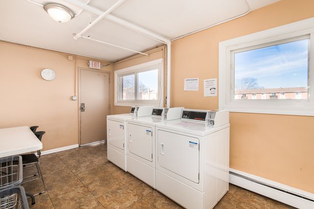 9500 Dee Road 202B, Des Plaines, IL 60016